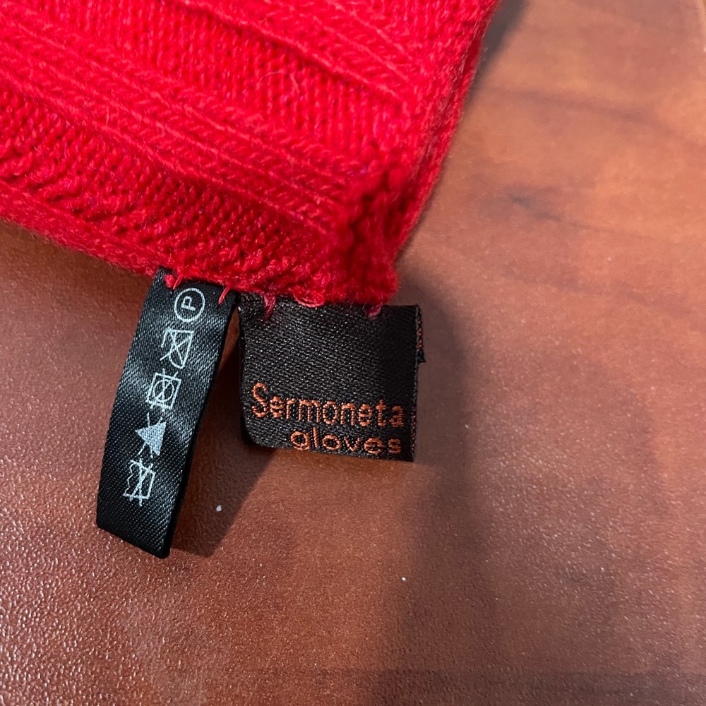 Red Cashmere gloves. Never worn- size small